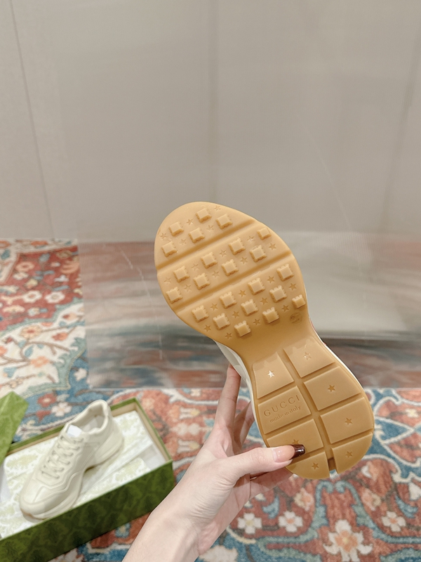 グッチ靴角部分ディテール